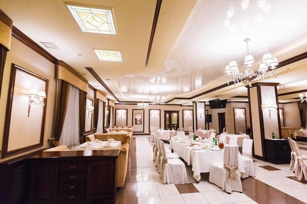Maria Garden Hotel & Restaurant Ivano-Frankivsk Eksteriør billede