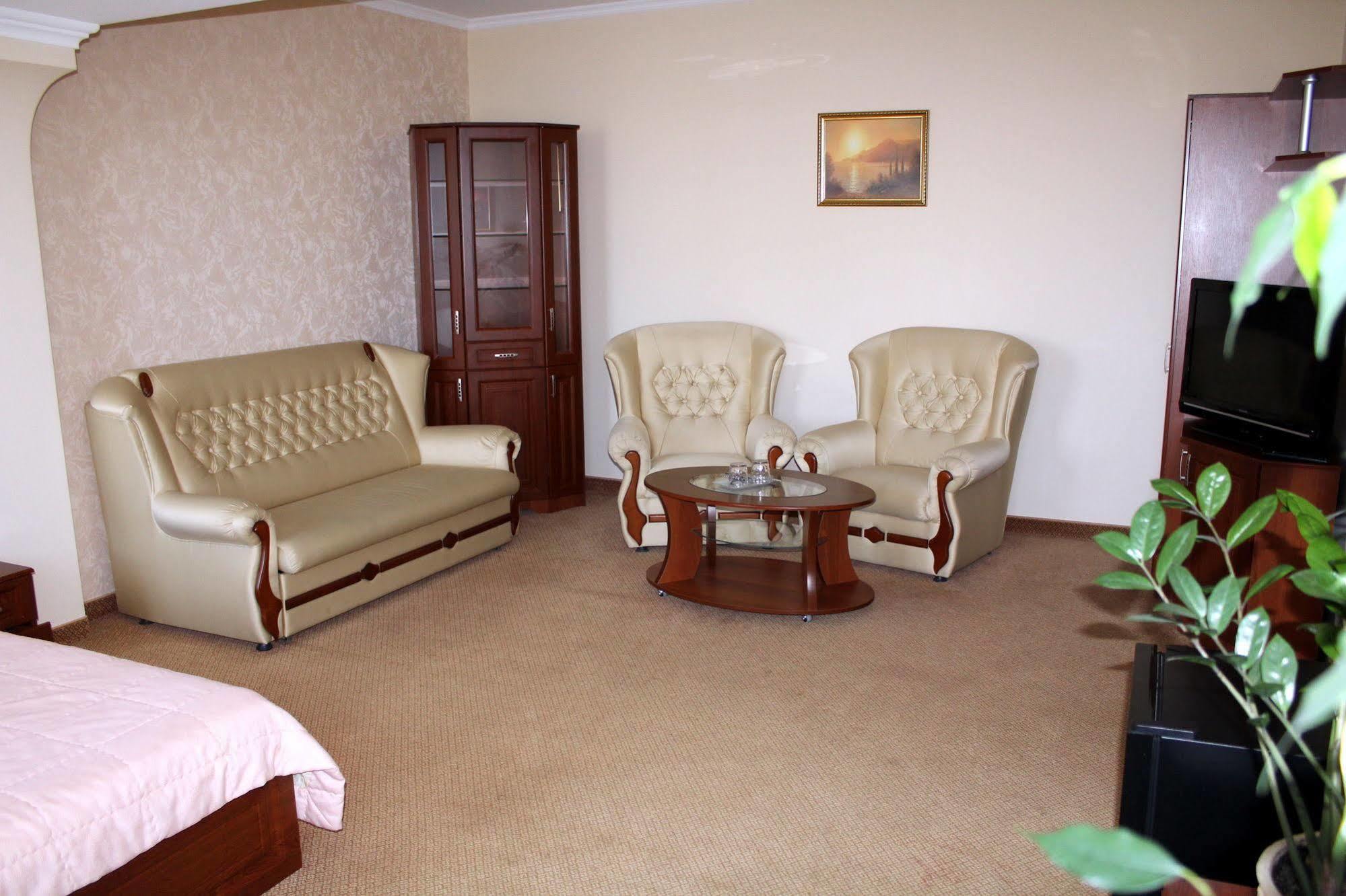 Maria Garden Hotel & Restaurant Ivano-Frankivsk Eksteriør billede