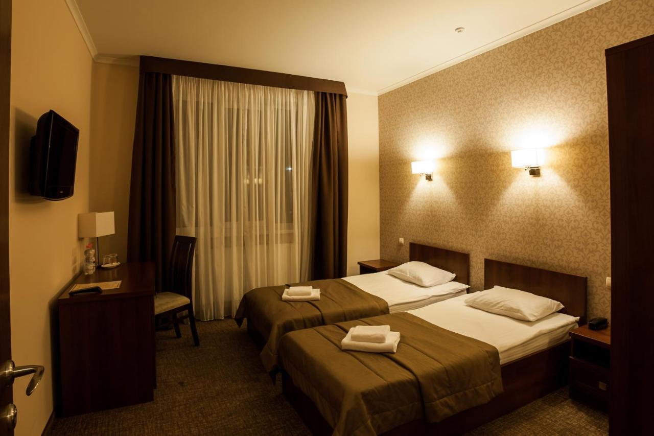 Maria Garden Hotel & Restaurant Ivano-Frankivsk Eksteriør billede