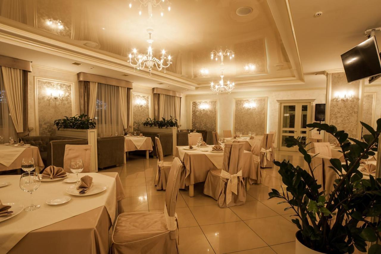 Maria Garden Hotel & Restaurant Ivano-Frankivsk Eksteriør billede